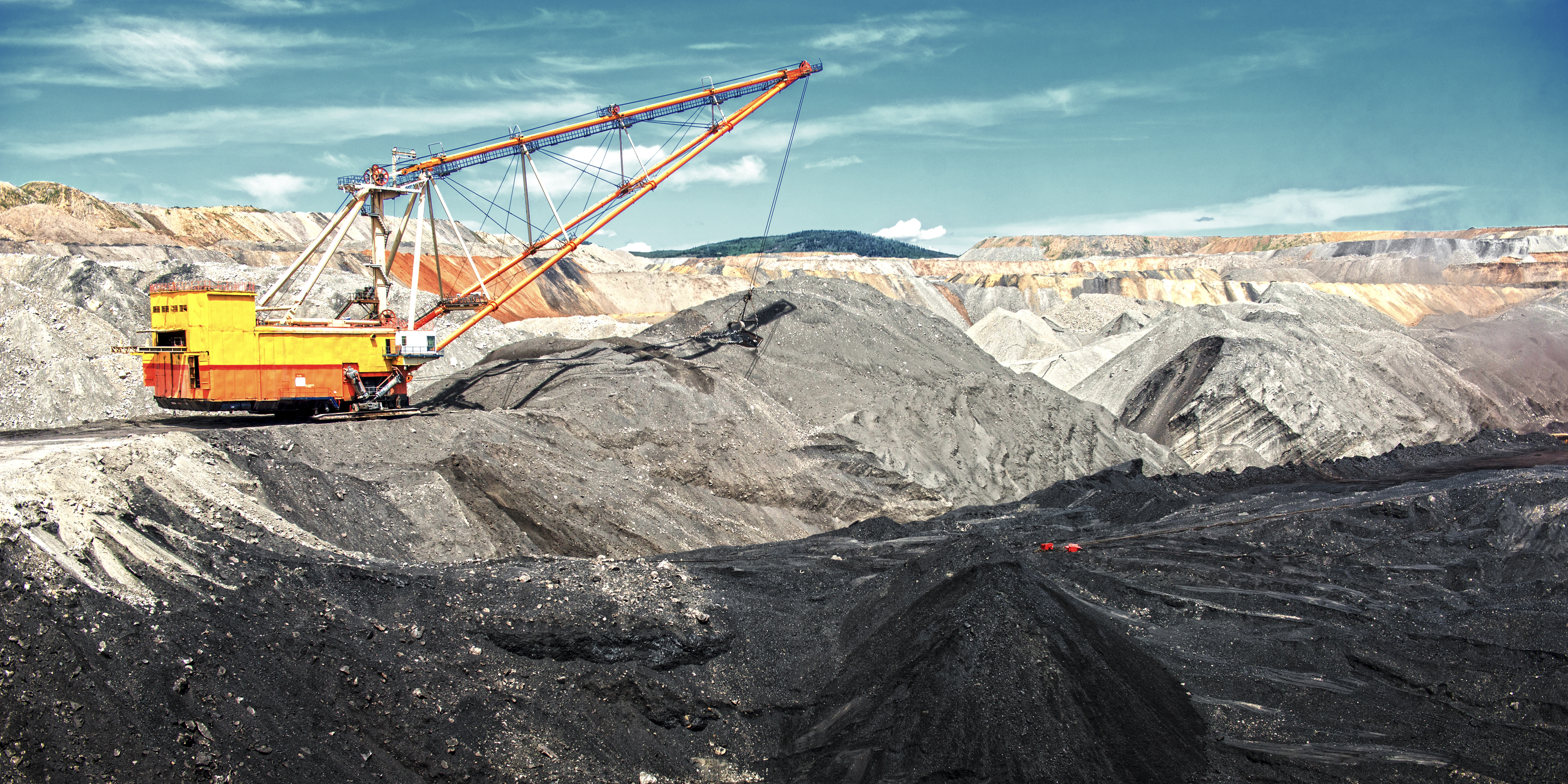 dragline operating on a coal mine